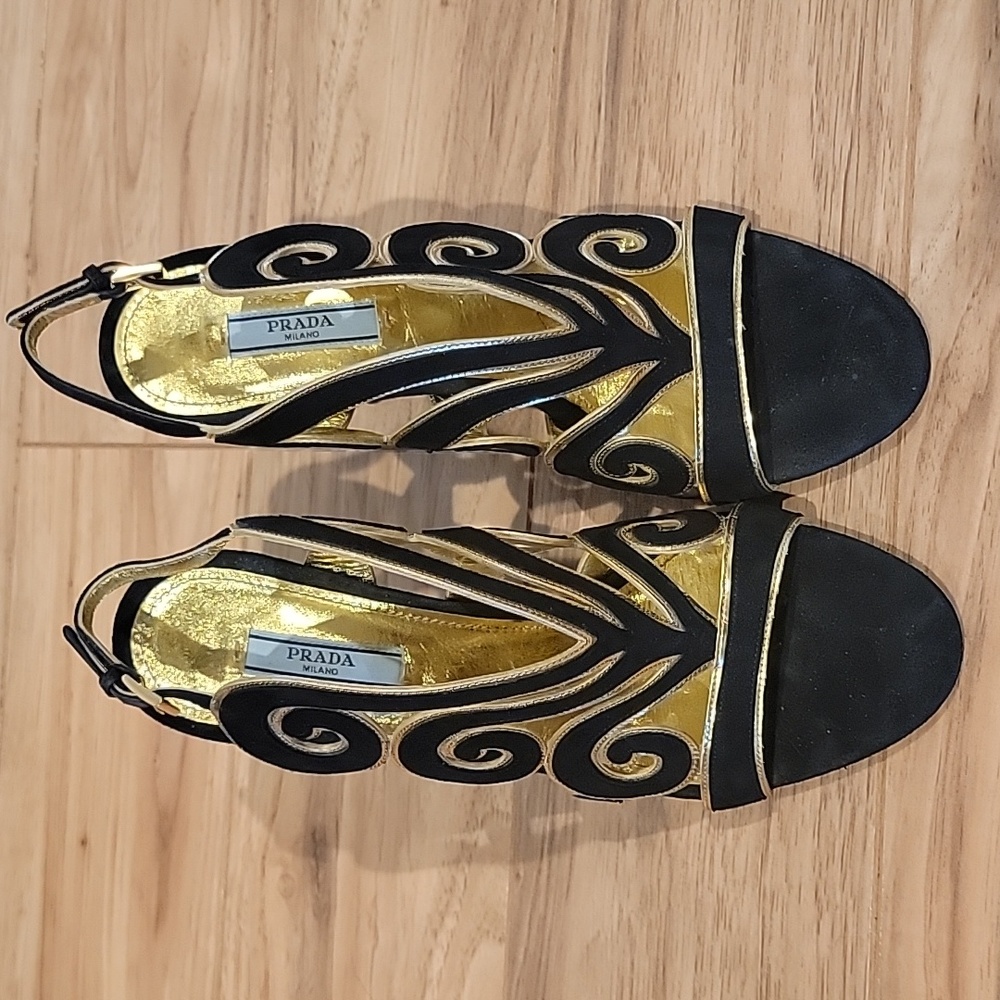 Prada gold and black leather heels - Picture 2 of 6
